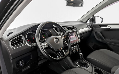 Volkswagen Tiguan II, 2019 год, 2 300 000 рублей, 16 фотография