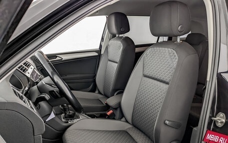 Volkswagen Tiguan II, 2019 год, 2 300 000 рублей, 20 фотография