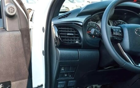 Toyota Hilux VIII, 2025 год, 8 300 000 рублей, 12 фотография