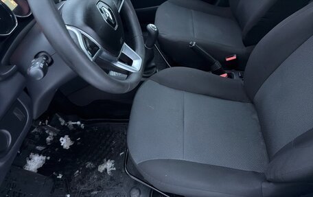 Renault Logan II, 2018 год, 750 000 рублей, 6 фотография