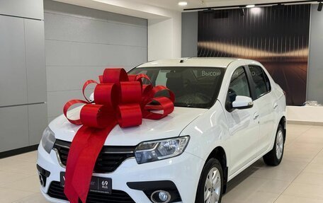 Renault Logan II, 2018 год, 797 000 рублей, 1 фотография