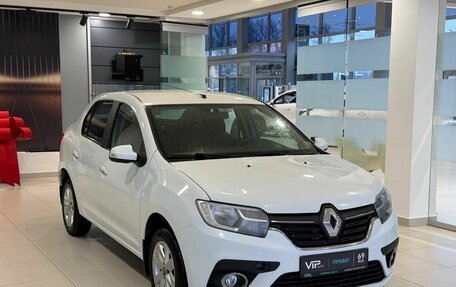 Renault Logan II, 2018 год, 797 000 рублей, 3 фотография