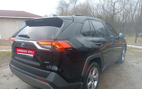 Toyota RAV4, 2021 год, 2 800 000 рублей, 3 фотография