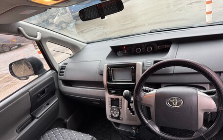 Toyota Noah III, 2008 год, 1 550 000 рублей, 8 фотография