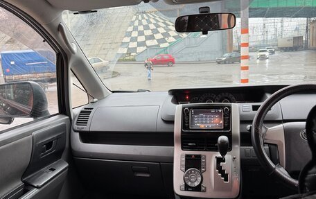 Toyota Noah III, 2008 год, 1 550 000 рублей, 12 фотография