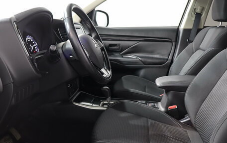 Mitsubishi Outlander III рестайлинг 3, 2018 год, 1 969 000 рублей, 8 фотография