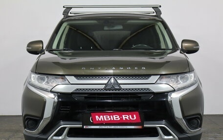 Mitsubishi Outlander III рестайлинг 3, 2018 год, 1 969 000 рублей, 2 фотография