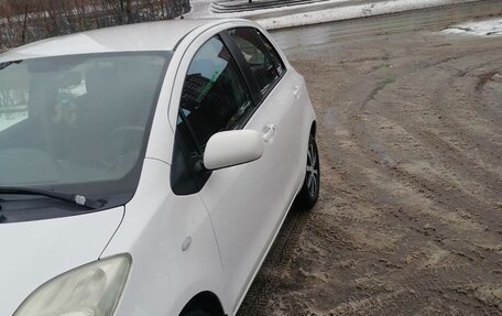 Toyota Yaris III рестайлинг, 2008 год, 700 000 рублей, 3 фотография