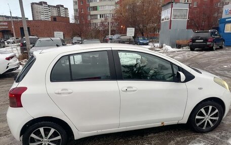 Toyota Yaris III рестайлинг, 2008 год, 700 000 рублей, 4 фотография