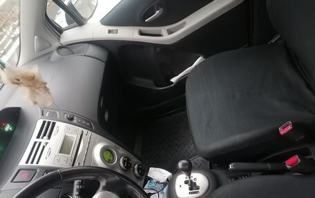 Toyota Yaris III рестайлинг, 2008 год, 700 000 рублей, 8 фотография