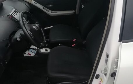 Toyota Yaris III рестайлинг, 2008 год, 700 000 рублей, 13 фотография