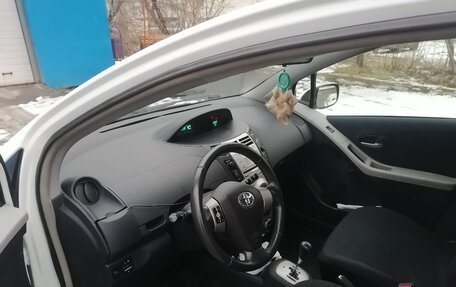 Toyota Yaris III рестайлинг, 2008 год, 700 000 рублей, 7 фотография