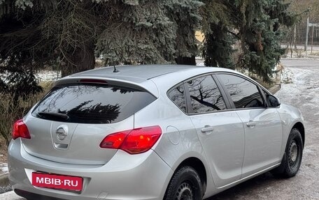Opel Astra J, 2011 год, 650 000 рублей, 2 фотография