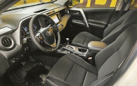 Toyota RAV4, 2016 год, 2 199 000 рублей, 10 фотография