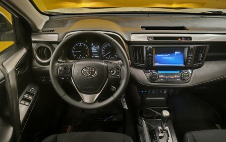 Toyota RAV4, 2016 год, 2 199 000 рублей, 14 фотография