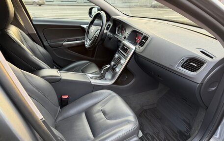 Volvo S60 Cross Country, 2018 год, 2 450 000 рублей, 2 фотография