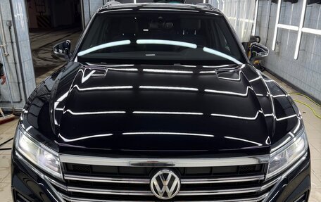 Volkswagen Touareg III, 2018 год, 4 000 000 рублей, 1 фотография