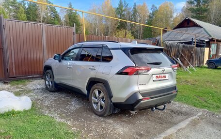 Toyota RAV4, 2020 год, 3 600 000 рублей, 4 фотография