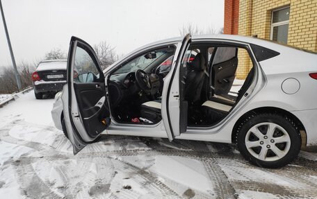 Hyundai Solaris II рестайлинг, 2013 год, 550 000 рублей, 6 фотография