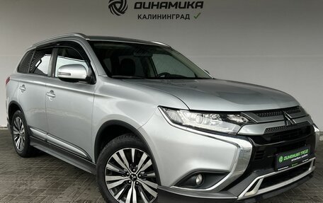 Mitsubishi Outlander III рестайлинг 3, 2018 год, 2 190 000 рублей, 7 фотография