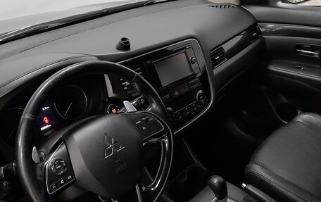 Mitsubishi Outlander III рестайлинг 3, 2015 год, 1 749 000 рублей, 8 фотография