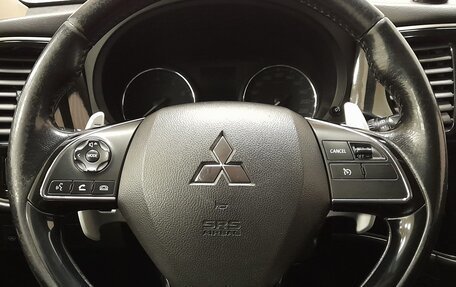 Mitsubishi Outlander III рестайлинг 3, 2015 год, 1 749 000 рублей, 12 фотография