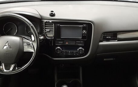 Mitsubishi Outlander III рестайлинг 3, 2015 год, 1 749 000 рублей, 9 фотография