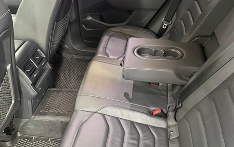 Volkswagen Touareg III, 2018 год, 4 000 000 рублей, 7 фотография