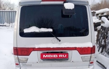 Mazda Bongo Friendee i рестайлинг, 1999 год, 1 000 000 рублей, 2 фотография