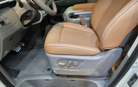 Hyundai Staria, 2024 год, 4 850 000 рублей, 8 фотография