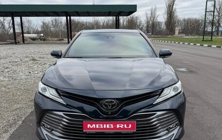 Toyota Camry, 2018 год, 3 150 000 рублей, 1 фотография