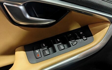 Volvo V40 Cross Country I, 2019 год, 2 290 000 рублей, 15 фотография