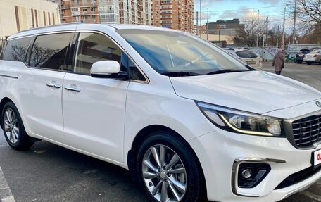 KIA Carnival III, 2018 год, 2 785 000 рублей, 3 фотография