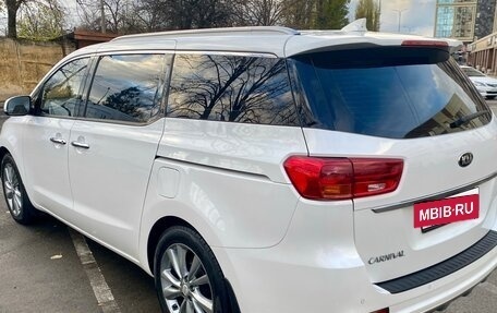 KIA Carnival III, 2018 год, 2 785 000 рублей, 6 фотография