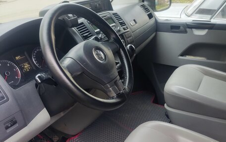 Volkswagen Transporter T5 рестайлинг, 2011 год, 1 700 000 рублей, 6 фотография