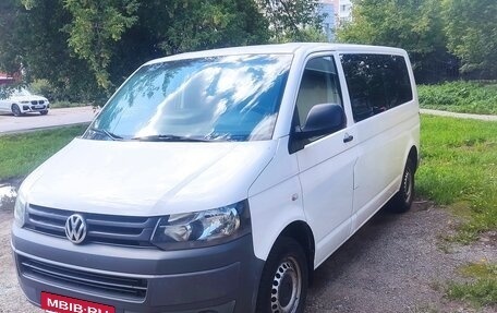 Volkswagen Transporter T5 рестайлинг, 2011 год, 1 700 000 рублей, 2 фотография