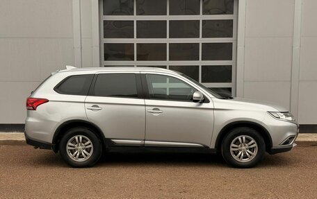 Mitsubishi Outlander III рестайлинг 3, 2017 год, 1 931 000 рублей, 6 фотография