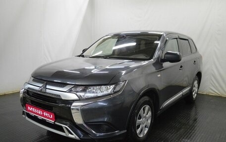 Mitsubishi Outlander III рестайлинг 3, 2018 год, 1 300 000 рублей, 1 фотография
