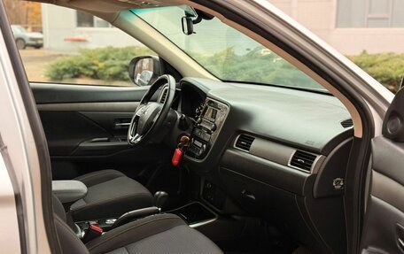 Mitsubishi Outlander III рестайлинг 3, 2017 год, 1 931 000 рублей, 11 фотография