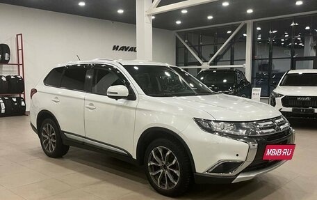 Mitsubishi Outlander III рестайлинг 3, 2015 год, 1 599 000 рублей, 3 фотография