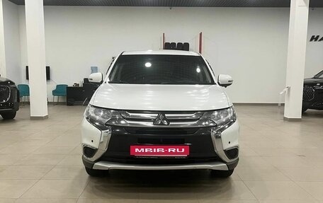 Mitsubishi Outlander III рестайлинг 3, 2015 год, 1 599 000 рублей, 2 фотография