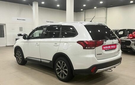 Mitsubishi Outlander III рестайлинг 3, 2015 год, 1 599 000 рублей, 5 фотография