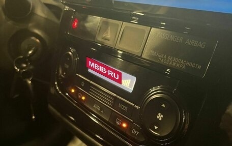 Mitsubishi Outlander III рестайлинг 3, 2015 год, 1 599 000 рублей, 15 фотография