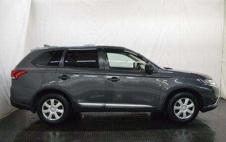 Mitsubishi Outlander III рестайлинг 3, 2018 год, 1 300 000 рублей, 4 фотография