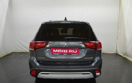 Mitsubishi Outlander III рестайлинг 3, 2018 год, 1 300 000 рублей, 6 фотография