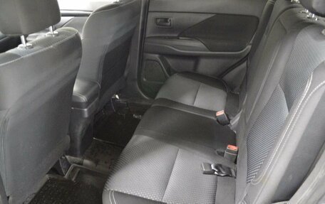 Mitsubishi Outlander III рестайлинг 3, 2018 год, 1 300 000 рублей, 11 фотография