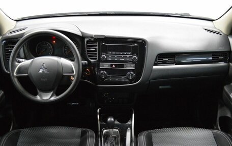 Mitsubishi Outlander III рестайлинг 3, 2018 год, 1 300 000 рублей, 14 фотография