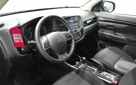 Mitsubishi Outlander III рестайлинг 3, 2018 год, 1 300 000 рублей, 10 фотография