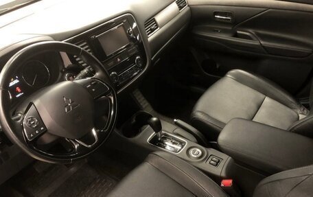 Mitsubishi Outlander III рестайлинг 3, 2015 год, 2 000 000 рублей, 6 фотография