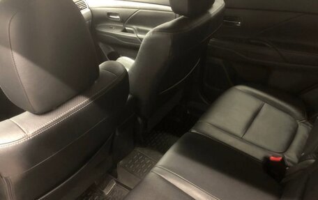 Mitsubishi Outlander III рестайлинг 3, 2015 год, 2 000 000 рублей, 5 фотография